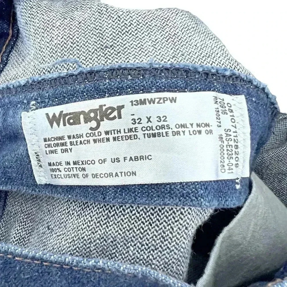 Wrangler Medium Wash Straight Leg Mom Jeans High Rise Women's Size 32 x 32 - Picture 8 of 8